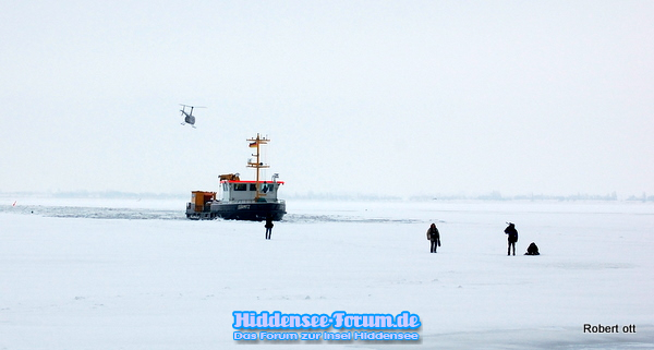 Tonnenleger Görmitz bringt Ware nach Hiddensee