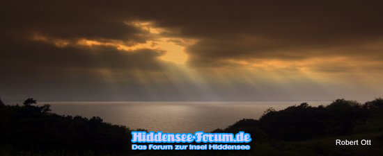 Sonnenstrahlen tasten sich langsam an Hiddensee an