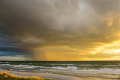 Regenschauer zum Sonnenuntergang