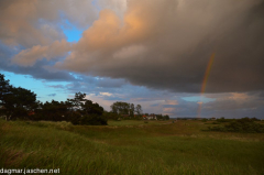 Inselwetter mit Regenbogen